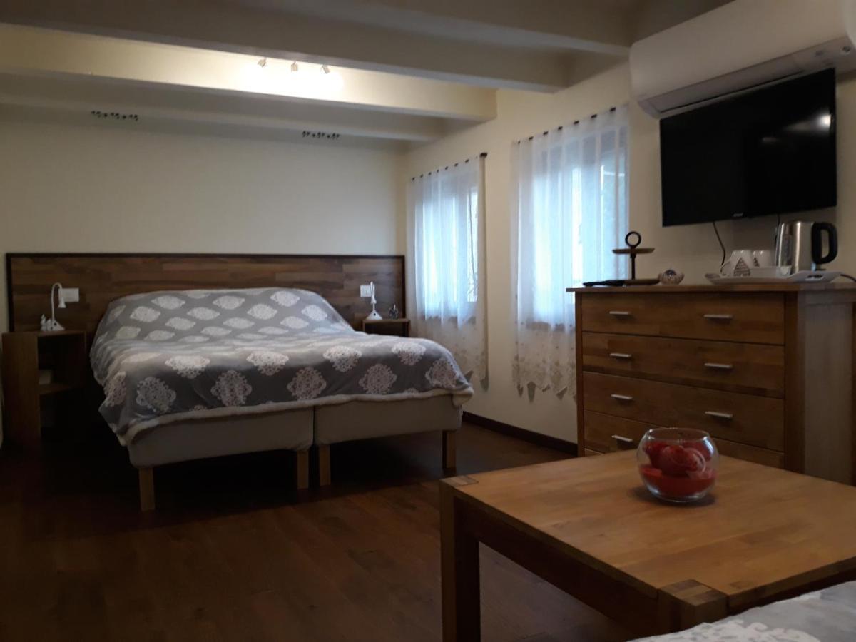 Casa Zuel Guesthouse Rolle Eksteriør bilde