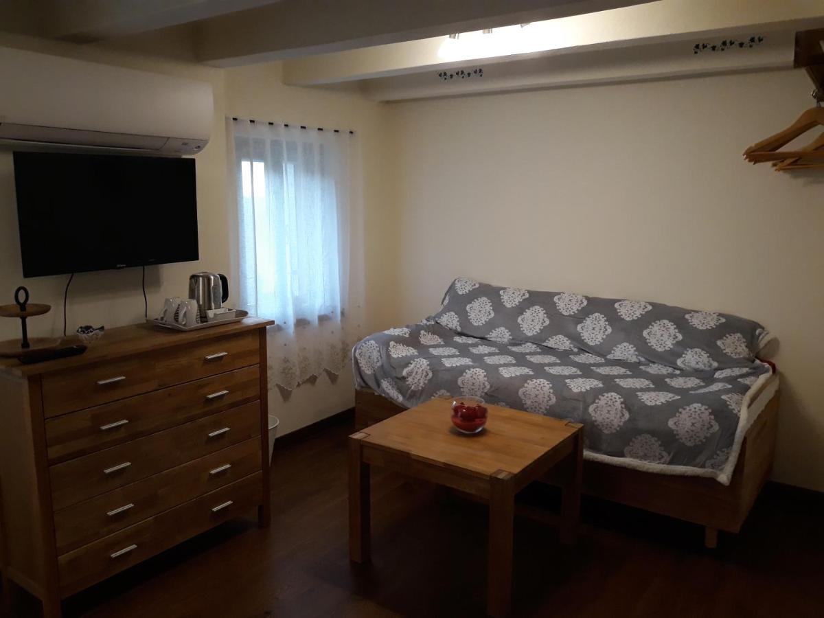 Casa Zuel Guesthouse Rolle Eksteriør bilde