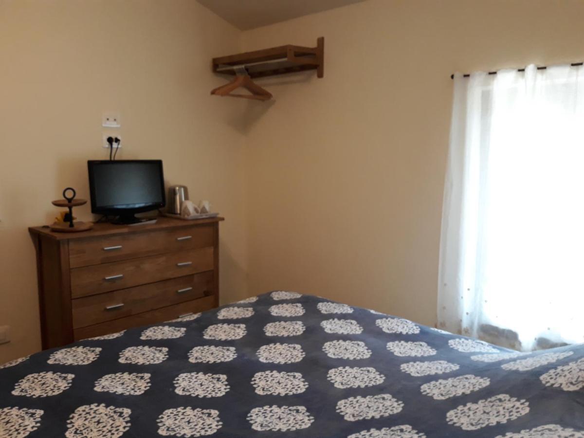 Casa Zuel Guesthouse Rolle Eksteriør bilde